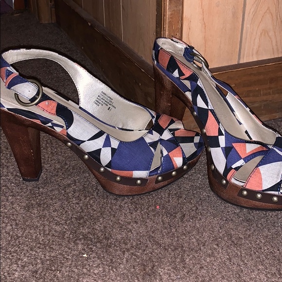 Peep toe sandals - Picture 2 of 3